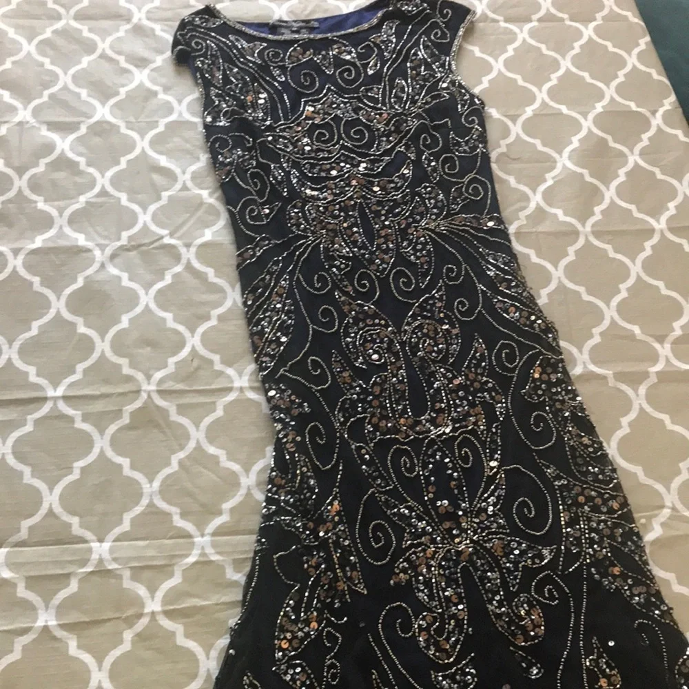 Long sequence navy dress - Picture 2 of 2